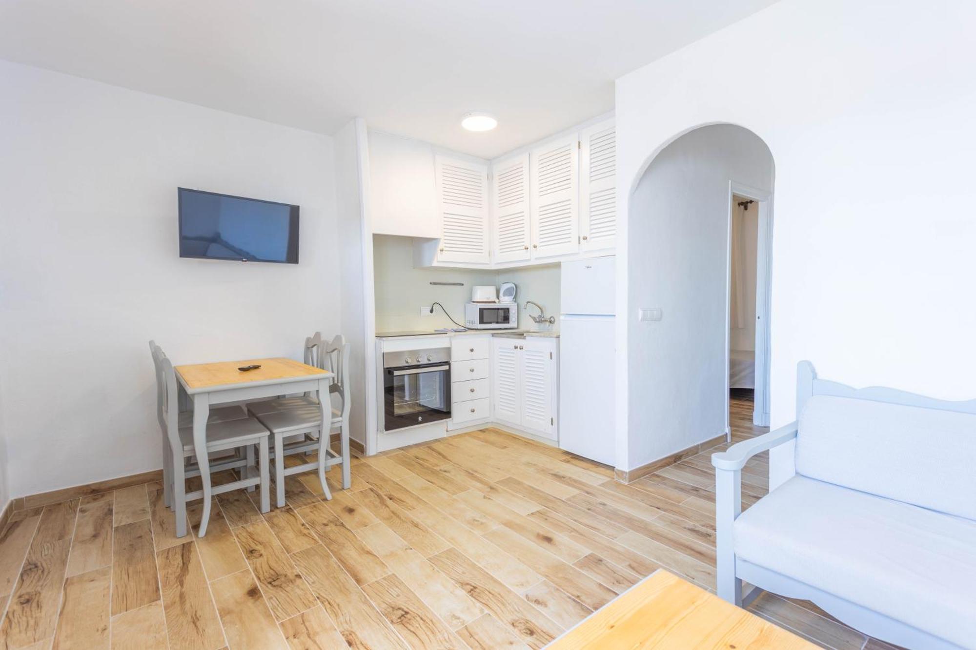 Apartamentos Son Bou Gardens By Menorcarentals Екстер'єр фото